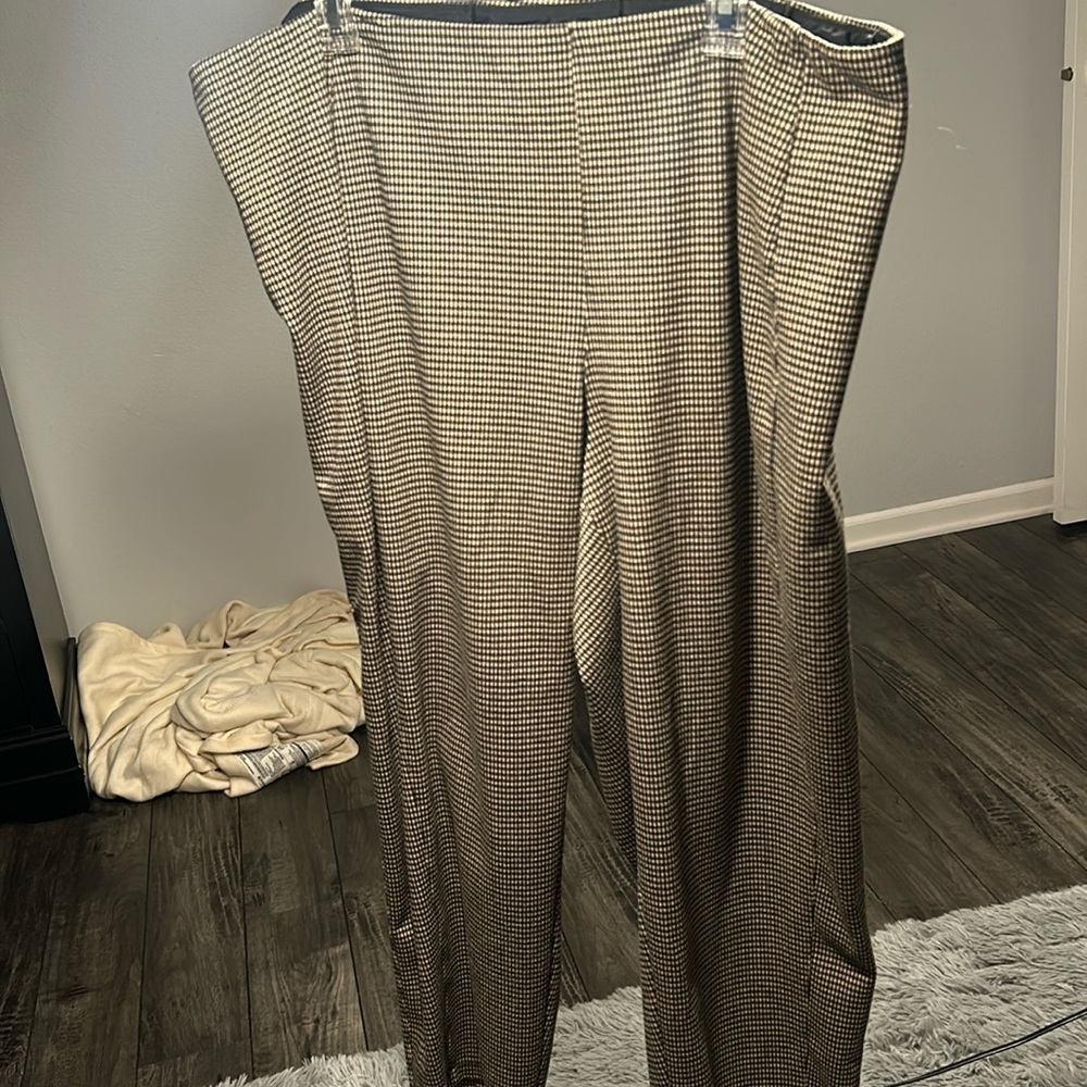 Liverpool Pull On Capri Pant.